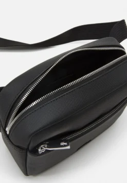 Lacoste Mens Classic - Schoudertas - Noir 6 Lacoste Mens Classic - Schoudertas - Noir -Lacoste 034882efe4874647bf102912964c0085 scaled