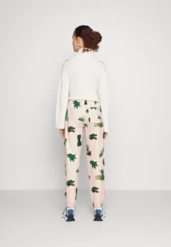 Lacoste Trainingsbroek - Flamingo -Lacoste 036109196b8a4118a24c491a3e57f65d scaled