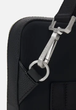 Lacoste Chantaco - Aktetas - Noir -Lacoste 039259c01ec04fe993200006a3d62178 scaled