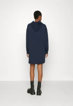 Lacoste Jurk - Dark Blue 11 Lacoste Jurk - Dark Blue -Lacoste 054601879e494402b69c873a3902c6bb scaled