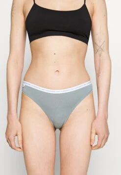 Lacoste String - Black/Grey/White 13 Lacoste String - Black/Grey/White -Lacoste 06a54ec223cf4864b2bb78c1c6caf63f