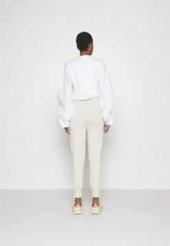 Lacoste Trainingsbroek - Hammam -Lacoste 07fae28a2d8845f7ba665cc8b60111ac scaled