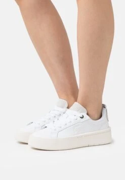 Lacoste Carnaby Plat - Sneakers Laag - Off White