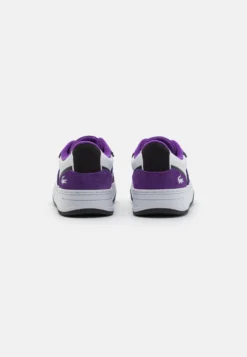 Lacoste Sneakers Laag - White/Dark Purple -Lacoste 086f6b9aa08143599af5904e2ef54e28 scaled