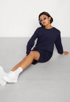 Lacoste Jurk - Marine 9 Lacoste Jurk - Marine -Lacoste 0950eedb84bc4c02aab90668f66f8abd scaled