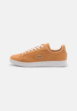 Lacoste Carnaby Pro - Sneakers Laag - Tan/White