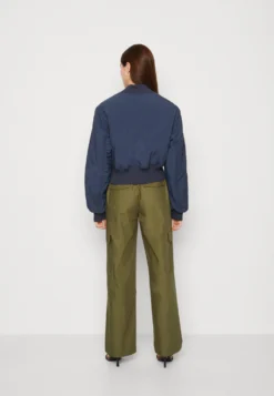 Lacoste Bomberjacks - Blue Night -Lacoste 09f2ca781a664e32ae31ecc405b70c8a scaled