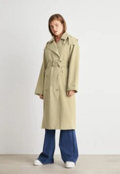 Lacoste Trenchcoat - Lion