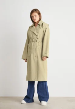 Lacoste Trenchcoat - Lion