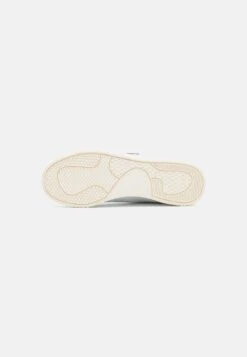 Lacoste Twin Serve- Sneakers Laag - White/Light Pink -Lacoste 1a4b272a50464ca9b61b1a5ef2aaa874