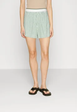 Lacoste Shorts - White/Ash Tree