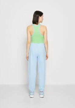 Lacoste X Netflix - Trainingsbroek - Overview -Lacoste 1c5272a215c34461a8e2f731d48f7ae6