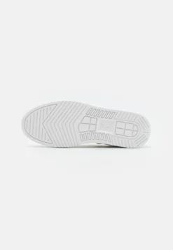 Lacoste L001 - Sneakers Laag - White/Offwhite 13 Lacoste L001 - Sneakers Laag - White/Offwhite -Lacoste 233c454a5e5b435a91a74b0306f2224d scaled