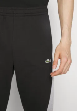 Lacoste Unisex - Trainingsbroek - Black/Silver Chine -Lacoste 238a701357974c549191a4eb966b5931 scaled