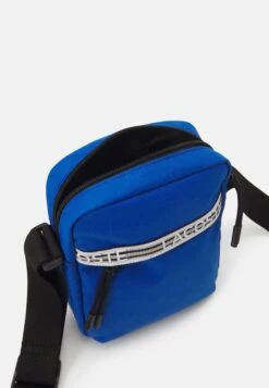 Lacoste Neocroc Seasonal Unisex - Schoudertas - Royaume Noir Blanc -Lacoste 26bd53e70a0f4edaa6b00f6612260356