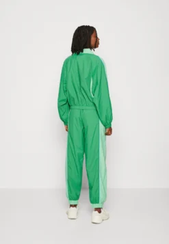 Lacoste Retro Windbreaker - Lichte Jas - Liamone/Tarragon -Lacoste 279db3b11d1d4379bd260d026f850f2b scaled