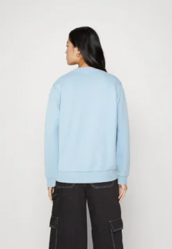 Lacoste X Netflix - Sweater - Overview -Lacoste 2c527d58248d42b48f1fd666a1a64d20 scaled