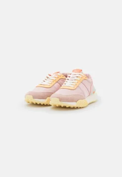 Lacoste Spin Deluxe- Sneakers Laag - Light Pink/Light Yellow -Lacoste 2e234a7cc0804285a3d8199c6f32be52 scaled