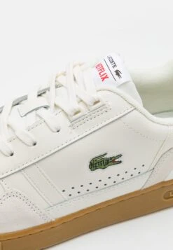 Lacoste X Netflix - Sneakers Laag - Off Wihte/Brown 11 Lacoste X Netflix - Sneakers Laag - Off Wihte/Brown -Lacoste 2e61b163522e4de68e1640842d7f8cfc