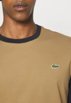 Lacoste Unisex - T-Shirt Print - Cookie/Abysm -Lacoste 2f87bf0a698546589cebd088a4f7bab9 scaled