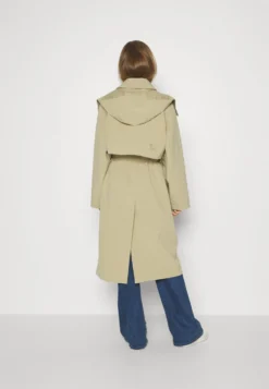 Lacoste Trenchcoat - Lion -Lacoste 32280e02c67149fba3e7454e62141776 scaled