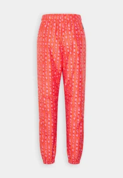 Lacoste Broek - Red -Lacoste 3289db5ea6824742ac6303dc39be3bc9 scaled