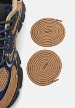 Lacoste Neo- Sneakers Laag - Brown/Black -Lacoste 3eb90f23bc5a428cae0fecac5c5a2429