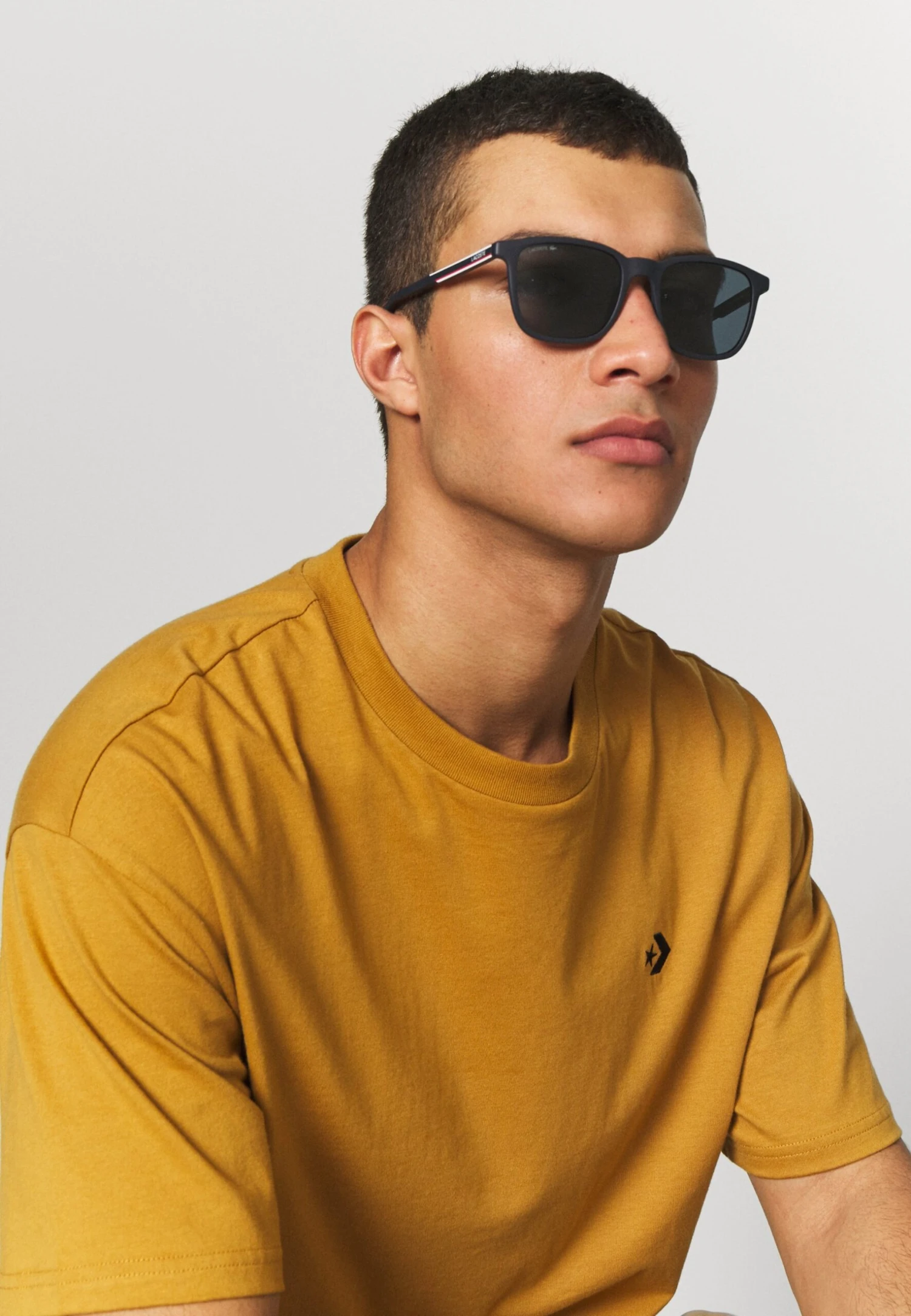 Lacoste Zonnebril - Matte Dark Blue 2 Lacoste Zonnebril - Matte Dark Blue - Afbeelding 2