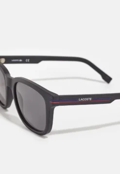 Lacoste Zonnebril - Matte Black -Lacoste 43c8fe8b16c4411fa06438d6b74dd32b scaled