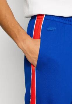 Lacoste X Netflix Unisex - Trainingsbroek - Cobalt -Lacoste 4a9d90d6f0504fa797c3738c779d51b3 scaled