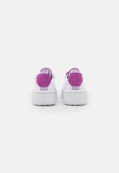 Lacoste Carnaby Plat - Sneakers Laag - White/Purple -Lacoste 4bb9bbca01eb46b4a08f917ae342cf19