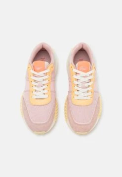Lacoste Spin Deluxe- Sneakers Laag - Light Pink/Light Yellow -Lacoste 53892cb0f3254a2cb6e5854d27d1db53