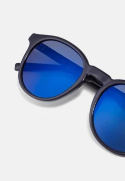 Lacoste Unisex - Zonnebril - Dark Blue 8 Lacoste Unisex - Zonnebril - Dark Blue -Lacoste 53d86f948c424892a6a67e18ad44e211 scaled