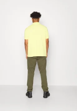 Lacoste Plus - Poloshirt - Jaune 8 Lacoste Plus - Poloshirt - Jaune -Lacoste 53ddb8c6c2a9499c8c98434a62df9369 scaled