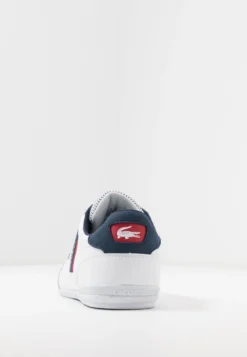Lacoste Chaymon - Sneakers Laag - White/Navy/Red -Lacoste 571d9162bd9e4541aedc6dafbcf84fd4 scaled