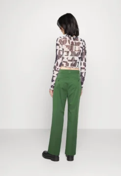 Lacoste Broek - Ash Tree -Lacoste 632a7e45e2e74cee806b2650088bb0d7 scaled