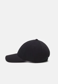Lacoste Unisex - Pet - Black 6 Lacoste Unisex - Pet - Black -Lacoste 64006f50ff7f4dc883a6a8d996240c14