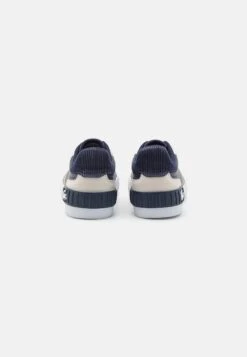 Lacoste L004 Unisex - Sneakers Laag - Navy/Yellow 8 Lacoste L004 Unisex - Sneakers Laag - Navy/Yellow -Lacoste 677e57dc2bd14b3b9d4da60c80f9dd6d