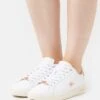 Lacoste Graduate Pro - Sneakers Laag - White/Light Pink