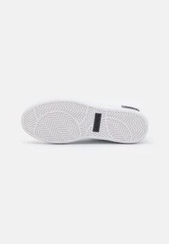 Lacoste Powercourt - Sneakers Laag - White/Black 10 Lacoste Powercourt - Sneakers Laag - White/Black -Lacoste 69b118722e53411584885368b62ca46b