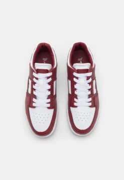 Lacoste Court Cage- Sneakers Laag - White/Burgundy -Lacoste 6c64faf289744623aa1d415eb928c347
