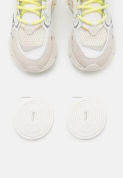 Lacoste Sneakers Laag - Off-White/Light Green 11 Lacoste Sneakers Laag - Off-White/Light Green -Lacoste 6dee55a5c5444a3d8bee1da934c778ab