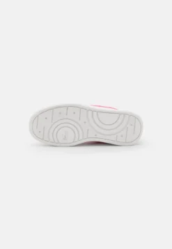 Lacoste Sneakers Laag - Pink/White 10 Lacoste Sneakers Laag - Pink/White -Lacoste 6ead7e2ed59141ddbe371c3d7b61de58 scaled