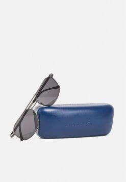 Lacoste Zonnebril - Matte Dark Grey -Lacoste 783f06a4d15e404894e6a8e2d3a68b0e