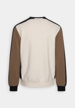 Lacoste Unisex - Sweater - Lapland/Cookie Abysm -Lacoste 79c80438f40c45708c40c9c18a95e202 scaled