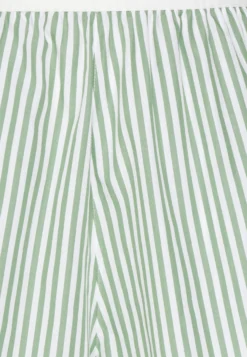 Lacoste Shorts - White/Ash Tree -Lacoste 7fa30e2cf0414545aa4b5c494b03baf9 scaled