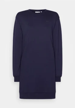 Lacoste Jurk - Marine 10 Lacoste Jurk - Marine -Lacoste 82623a1cb2fd4526becddac5a438e746 scaled