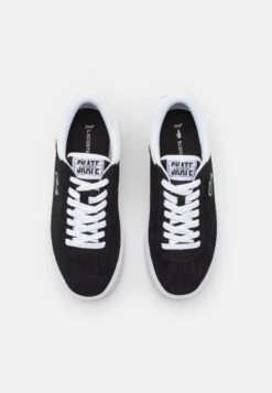 Lacoste Trackserve- Sneakers Laag - Black/White 9 Lacoste Trackserve- Sneakers Laag - Black/White -Lacoste 86867edfe1ea45c1a6f4b75df75ff0f6