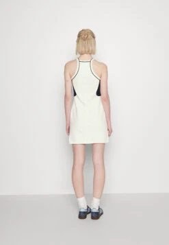 Lacoste Ef 70V - Jerseyjurk - Flour -Lacoste 88fb80aa3e96415fb847338915950aec