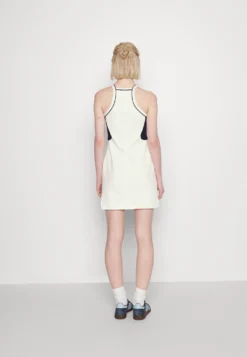 Lacoste Ef 70V - Jerseyjurk - Flour -Lacoste 88fb80aa3e96415fb847338915950aec scaled